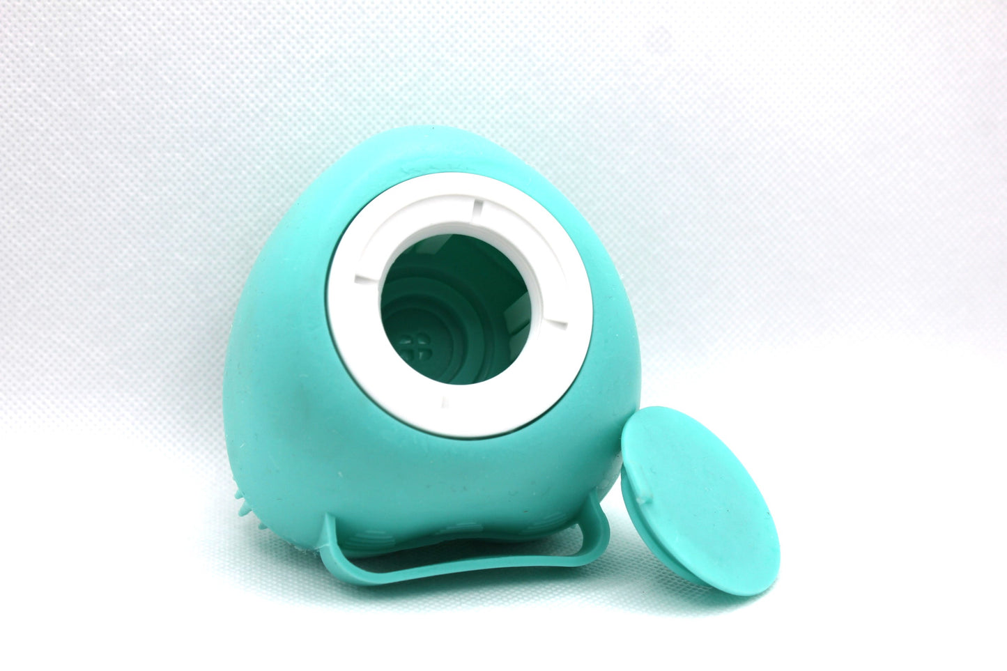 2-in-1 Pet Bath Brush with Shampoo Dispenser – Gentle Silicone Grooming & Deep Cleaning Tool